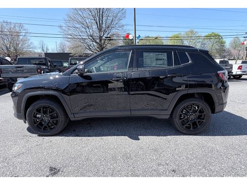 New 2026 Jeep Compass Latitude image 5