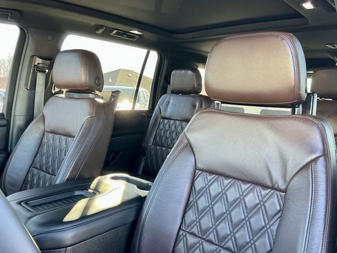 Used 2023 Chevrolet Suburban Z71 w/ Luxury Package image 39