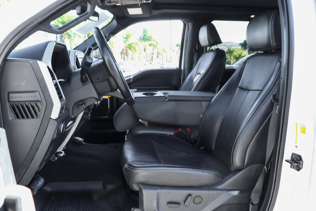 Used 2022 Ford F250 Lariat w/ Black Appearance Package AWD/4WD image 19