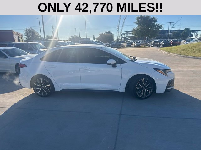 Used 2022 Toyota Corolla SE FWD image 2