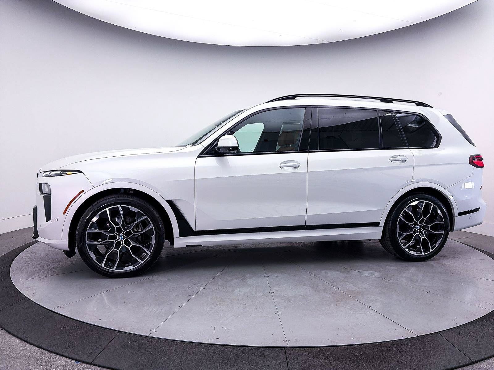 Used 2023 BMW X7 xDrive40i w/ M Sport Package AWD/4WD image 42