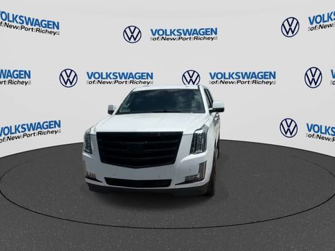 Used 2018 Cadillac Escalade ESV Luxury RWD image 3