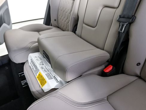 Certified 2026 Volvo XC90 B6 Plus w/ Protection Package Premier AWD/4WD image 24