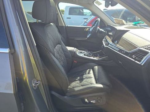 Used 2024 BMW X7 xDrive40i AWD/4WD image 6