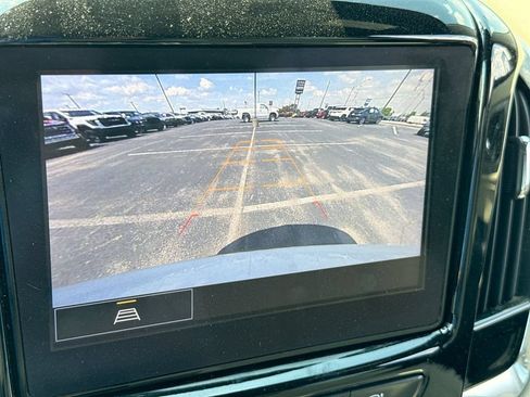 Used 2022 Chevrolet Traverse LT AWD/4WD image 17