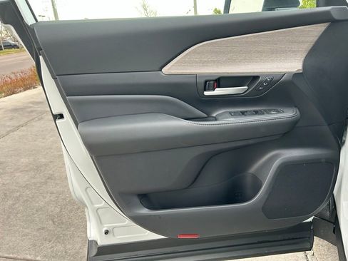 Used 2026 Toyota Grand Highlander Limited AWD/4WD image 10