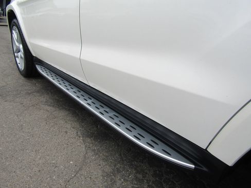 Used 2015 Mercedes-Benz GL 550 4MATIC image 12