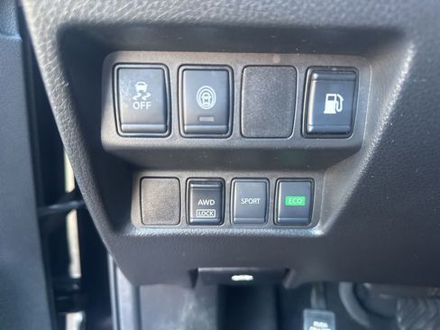 Used 2019 Nissan Rogue S image 30