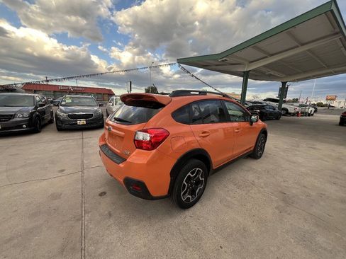 Used 2014 Subaru Crosstrek 2.0i Premium w/ Moonroof Package AWD/4WD image 9