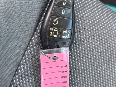 Used 2009 Dodge Grand Caravan SXT w/ Trailer Tow Group FWD image 34