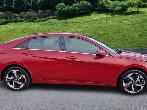Used 2023 Hyundai Elantra Limited image 9