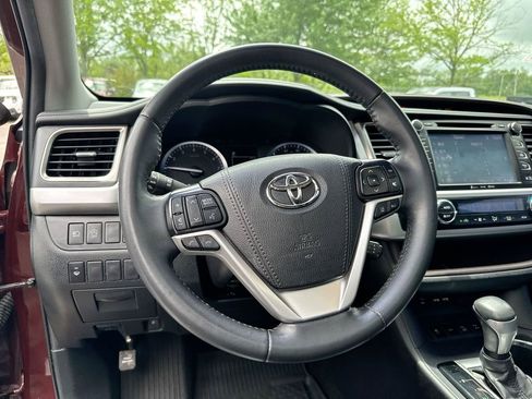 Used 2019 Toyota Highlander AWD V6 image 11