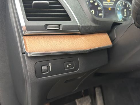 Used 2022 Volvo XC90 T6 Momentum w/ Climate Package image 9