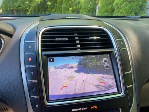 Used 2019 Lincoln Nautilus Reserve AWD/4WD image 16