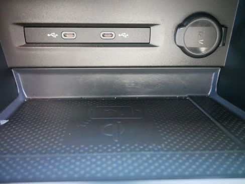 Certified 2022 Volkswagen Taos SE image 29