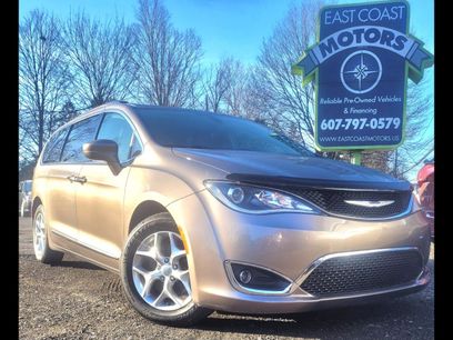 Used 2017 Chrysler Pacifica Touring-L w/ Tire & Wheel Group