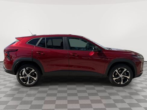 Used 2025 Chevrolet Trax RS w/ Driver Confidence Package FWD image 9