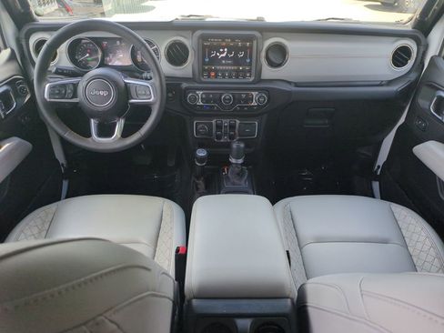 Used 2023 Jeep Wrangler Unlimited Sahara AWD/4WD image 16
