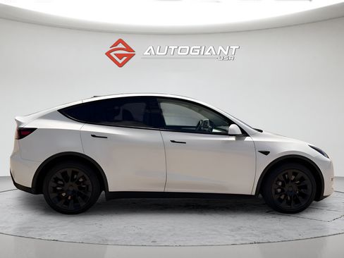 Used 2022 Tesla Model Y Long Range AWD/4WD image 7