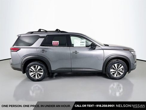 New 2026 Nissan Pathfinder SL image 4