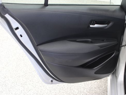 Used 2021 Toyota Corolla LE FWD image 23