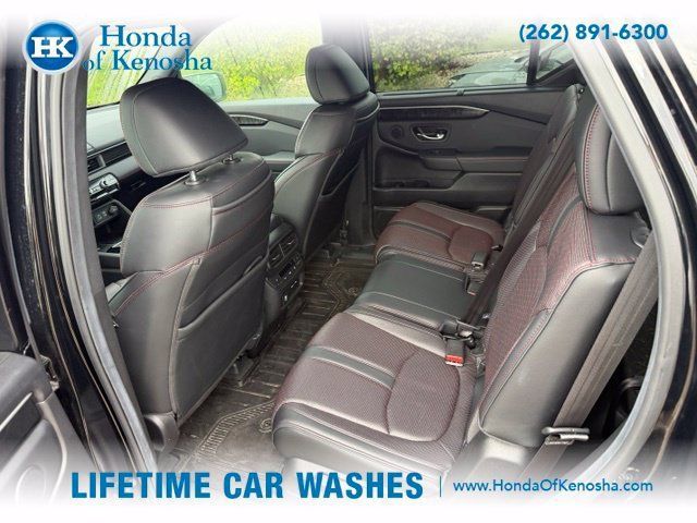 Used 2025 Honda Pilot Black Edition image 9