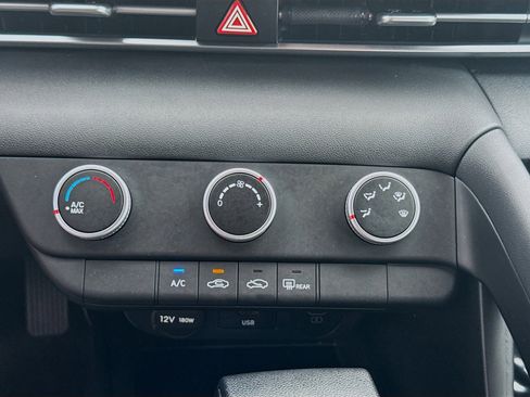 Used 2025 Hyundai Elantra SE FWD image 12
