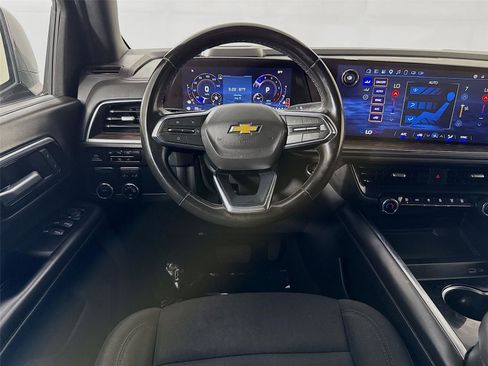 Used 2025 Chevrolet Tahoe LS RWD image 3