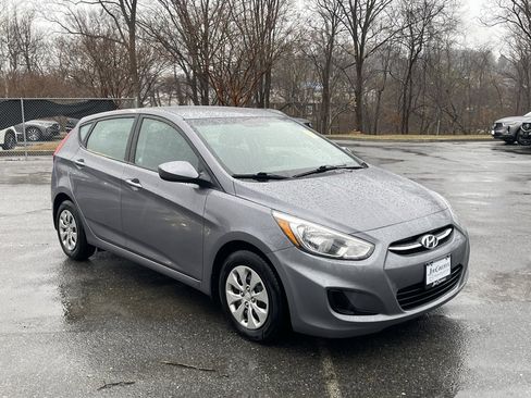 Used 2016 Hyundai Accent SE image 3