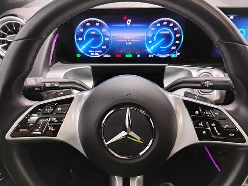 Used 2024 Mercedes-Benz EQB 300 4MATIC image 9