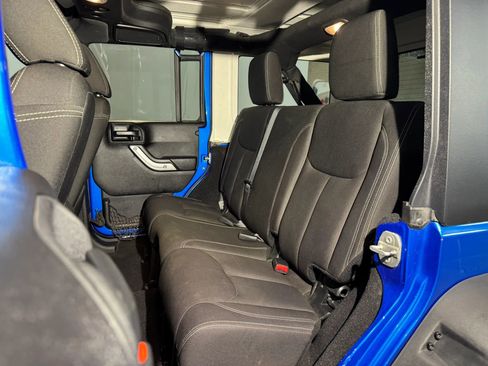 Used 2015 Jeep Wrangler Unlimited Rubicon w/ Max Tow Package AWD/4WD image 25