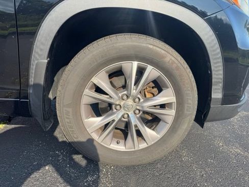 Used 2015 Toyota Highlander XLE AWD/4WD image 9