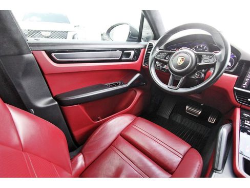 Used 2021 Porsche Cayenne GTS AWD/4WD image 8