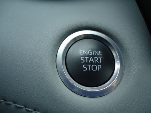 Used 2024 Toyota Highlander Limited image 22