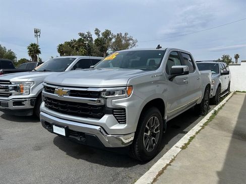 Used 2022 Chevrolet Silverado 1500 LT AWD/4WD image 3