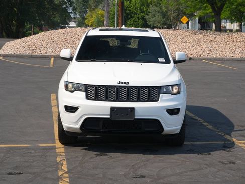 Used 2019 Jeep Grand Cherokee Altitude AWD/4WD image 8