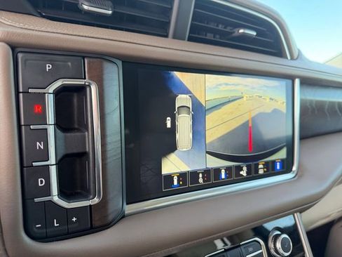 Used 2023 GMC Yukon Denali image 10