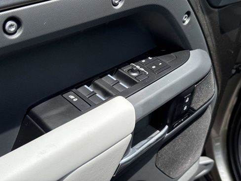Certified 2025 Land Rover Defender 110 S AWD/4WD image 19
