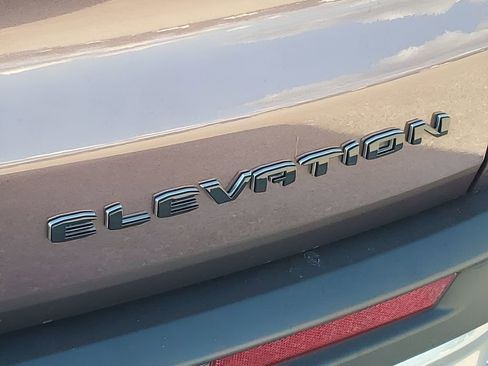 Used 2025 GMC Acadia Elevation image 40