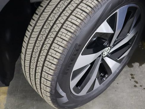 Used 2025 Volkswagen ID.4 Pro RWD image 33