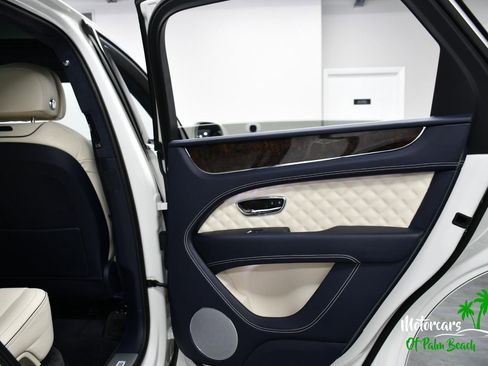 Used 2023 Bentley Bentayga AWD/4WD image 63