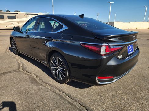 Used 2022 Lexus ES 300h w/ Premium Package image 6