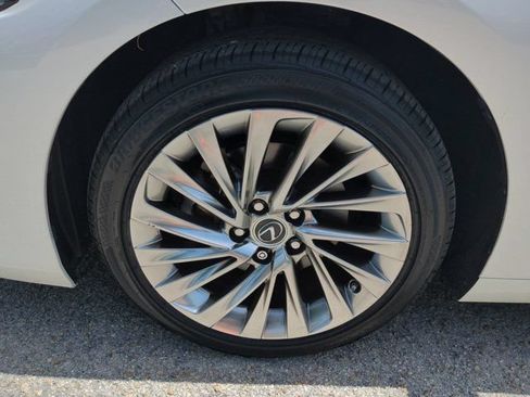 Certified 2022 Lexus ES 300h Ultra Luxury w/ Accessory Package 2 FWD image 11