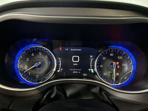 Used 2023 Chrysler Pacifica Touring-L FWD image 12