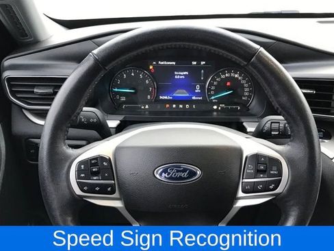Used 2023 Ford Explorer XLT image 8