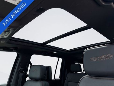 Used 2024 Chevrolet Suburban High Country AWD/4WD image 22