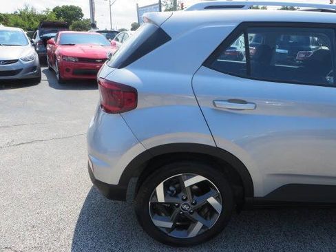 Used 2026 Hyundai Venue SEL FWD image 44