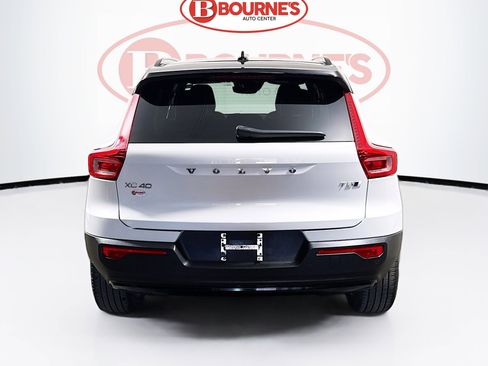 Used 2021 Volvo XC40 T5 R-Design w/ Protection Package Premier image 11