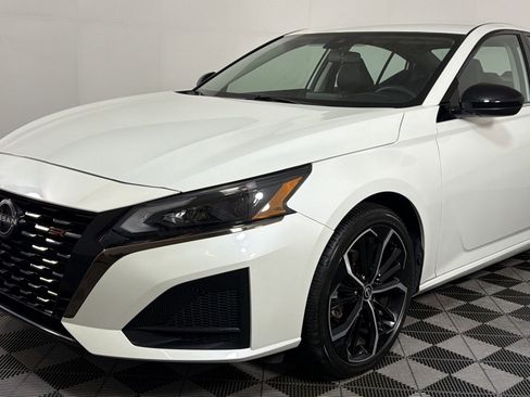 Used 2024 Nissan Altima 2.5 SR FWD image 20