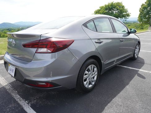 Used 2019 Hyundai Elantra SE FWD image 17